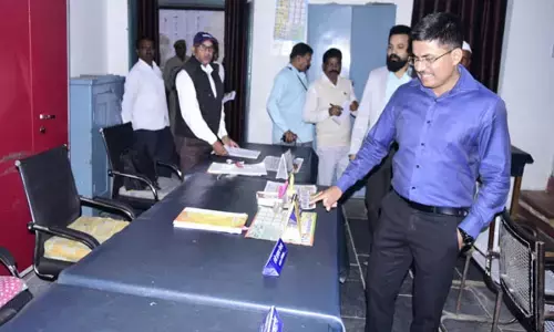 Bilaspur News: डीईओ कार्यालय पहुंचे कलेक्टर, खुद लगाई हाजिरी, 21 अधिकारी-कर्मचारियों को नोटिस, स्वास्थ्य विभाग के कर्मचारियों पर भी गिरी गाज...