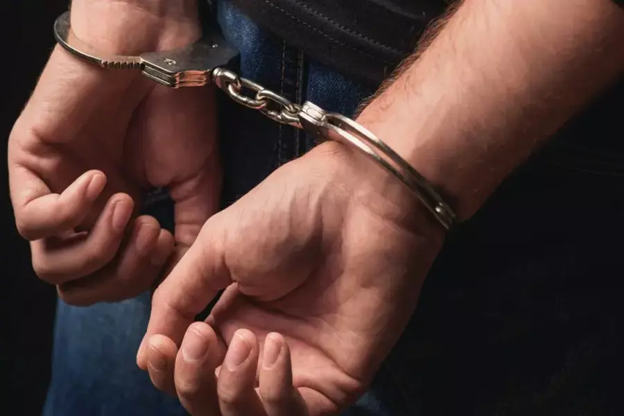 Jharkhand Crime News: लूट और डकैती के गिरोह का भंडाफोड़, पुलिस की वर्दी पहनकर करते थे लूटपाट, चार गिरफ्तार