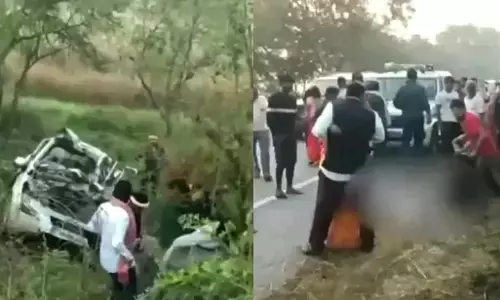 Khagaria Road Accident: बिहार के खगड़िया में भीषण हादसा, कार-ट्रैक्टर की भिड़ंत में 7 लोगों की मौत