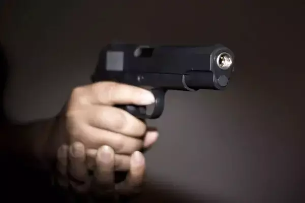 Muzaffarpur News: यूपी में खाकी शर्मसार, पुलिसकर्मी ने टीचर से मांगा तंबाकू, देने से इंकार किया तो गोली मारकर कर दी हत्या