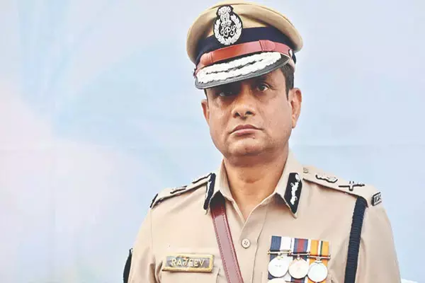 IPS Rajiv Kumar: राजीव कुमार दोबारा बने पश्चिम बंगाल के डीजीपी,चुनाव आयोग ने हटाया था...