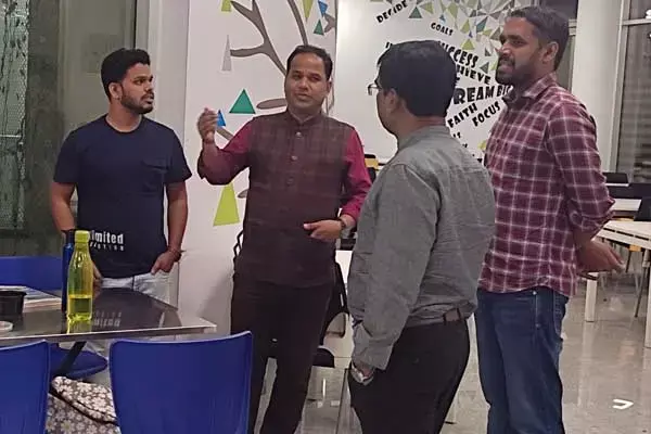 Raipur News: देर रात में अचानक नालंदा और तक्षशिला पहुंचे कलेक्‍टर और एसपी: लगी थी युवाओं की भीड़, जाने फिर क्‍या हुआ...