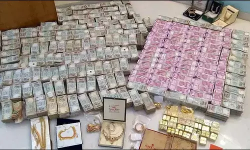 Lok Sabha Elections 2024: चुनाव के समय जब्त शराब और पैसों का आखिर होता क्या है?