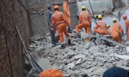 Delhi Building Collapse: दिल्‍ली के कबीर नगर में देर रात गिरी दो मंजिला इमारत, 2 मजदूरों की मौत, 1 गंभीर
