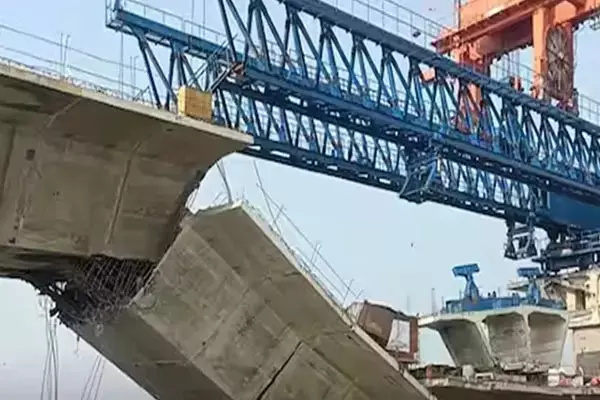 Supaul Bridge Girder Collapsed: बिहार के सुपौल में गिरा निर्माणाधीन पुल का गार्डर, एक की मौत, कई मजदुर दबे