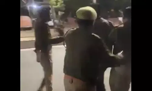 Kanpur News: कानपुर में नशेबाज ने मचाया उत्पाद, बीच सड़क कपड़े उतारे, फिर कर दी सब इंस्पेक्टर की पिटाई