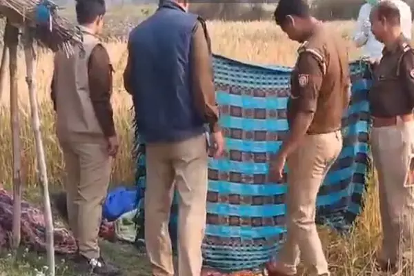Kushinagar Murder News: कुशीनगर में मिला अर्धनग्न अवस्था में महिला का मिला शव, 3 साल पहले हुई बेटे की हत्या