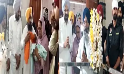 Sidhu Moosewala News: सिद्धू मूसेवाला की मां और छोटे भाई को अस्पताल से मिली छुट्टी, अस्पताल से निकलते ही गुरुद्वारा में टेका माथा