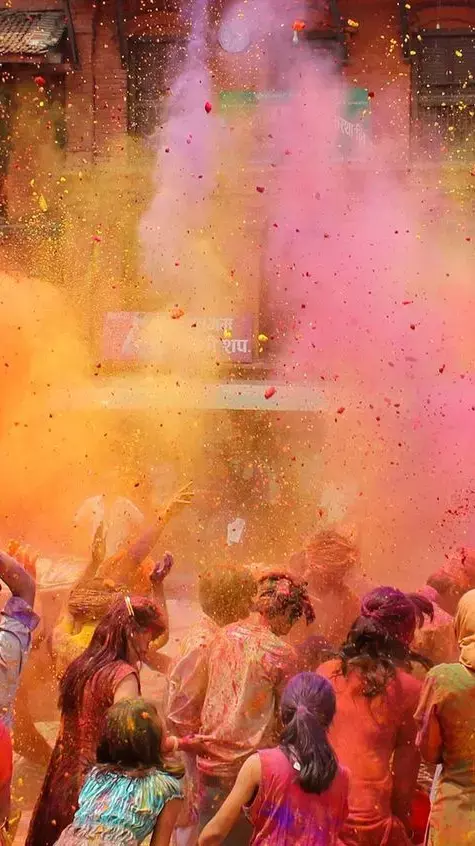 Chandra Grahan in Holi 2024: होली पर 100 साल बाद लग रहा है चंद्र ग्रहण, इन राशियों पर पड़ेगा प्रभाव