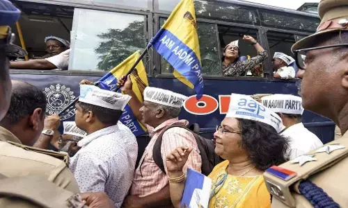 AAP Protest Updates: केजरीवाल की गिरफ्तारी के खिलाफ AAP का प्रदर्शन, PM आवास पर सुरक्षा बढ़ाई, 3 मेट्रो स्टेशनों पर एंट्री-एग्जिट बंद