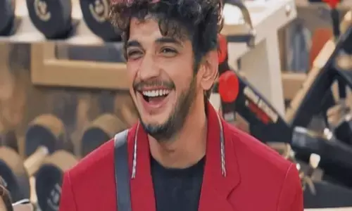 Munawar Faruqui: हुक्का बार में पुलिस की रेड, पकड़े गए बिग बॉस 17 के विजेता मुनव्वर फारुकी