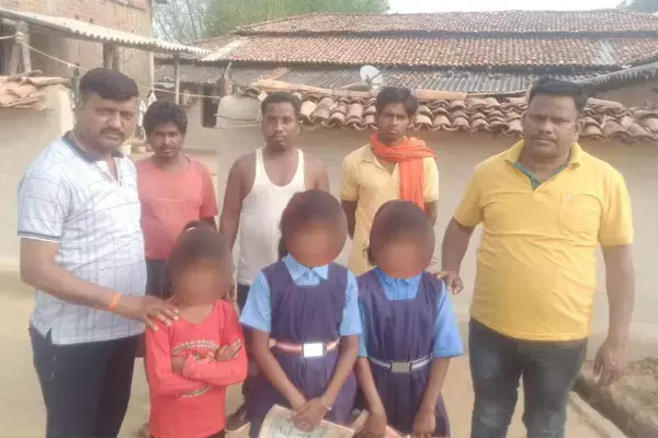 CG कोरिया पुलिस: खेलते-खेलते भटके 3 मासूमो को कोरिया पुलिस ने सकुशल पहुंचाया परिजनों के पास