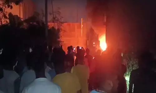 Bilaspur News: मकान में लगी भीषण आग, जिंदा जल गए मां-बेटे, पति की हालत गंभीर