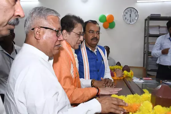 Arun Govil News: चुनावी रणभूमि में उतरे रामायण सीरियल के श्री रामअरुण गोविल, मेरठ से भरा नामांकन