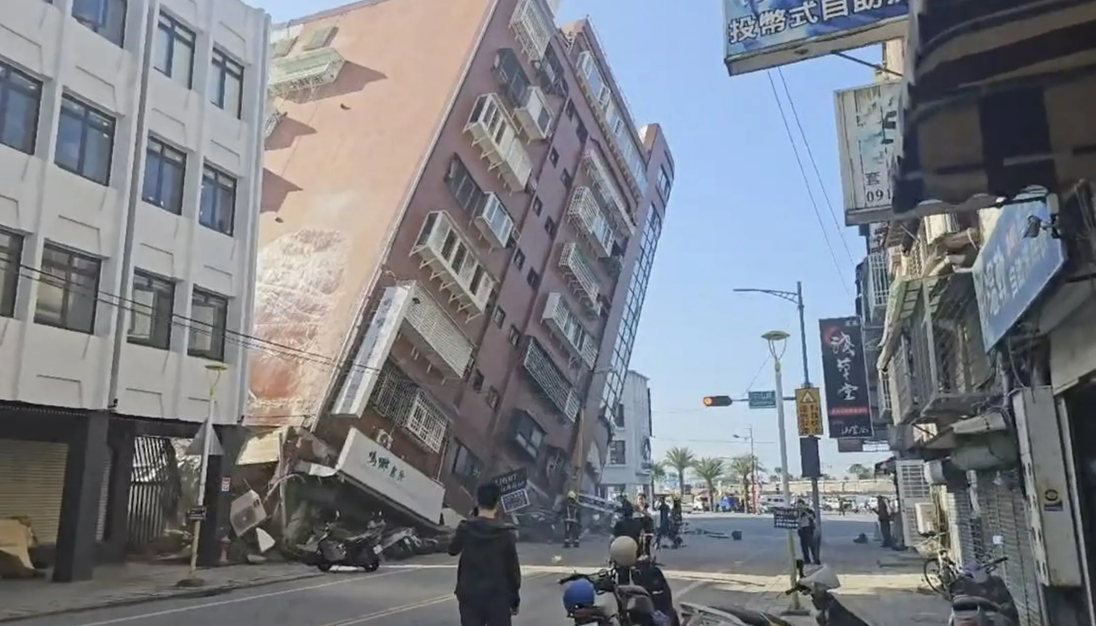 Taiwan Earthquake Update: ताइवान में 7.7 तीव्रता का भूकंप, चार की मौत, 50 से अधिक घायल, इमारतें हुईं तबाह