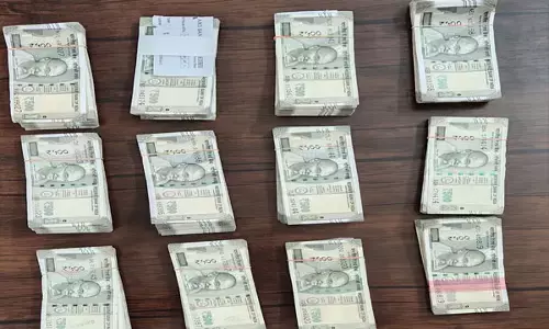 Raipur News: चेकिंग के दौरान कार में मिले 6 लाख नगदी, पुलिस जाँच में जुटी