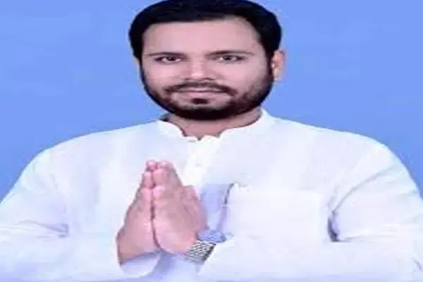 Sunny Hazari: टिकट नहीं मिला तो मंत्री महेश्वर हजारी के बेटे ने बदल ली पार्टी, थामा कॉंग्रेस का हाथ