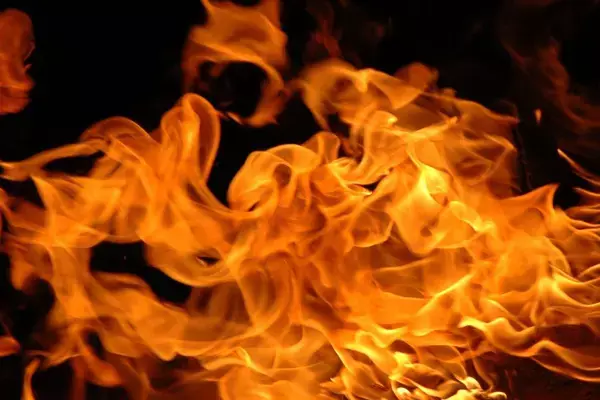 Noida Fire News: देर रात नोएडा के रामकृष्ण अनाथालय में लगी आग, अंदर फंसे बच्चे समेत 19 लोग