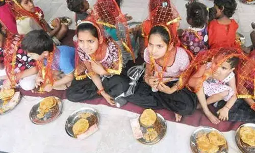 Navratri kanya Bhojan : कन्या भोज में मैगी और पास्ता खिलाना कितना सही... आइए जानें क्या खिलाएं क्या नहीं खिलाएं