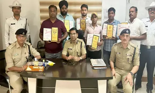 रायपुर पुलिस ने छह गुड सेमेरिटंस को किया सम्मानित, सड़क दुर्घटना में की थी घायलों की मदद