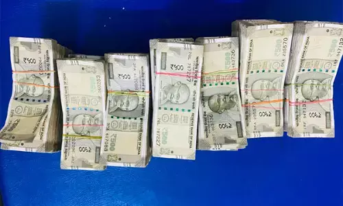 Raipur News: बस सवार यात्री के पास मिले 16.90 लाख नगदी, पुलिस ने इनकम टैक्स को दी जानकारी...