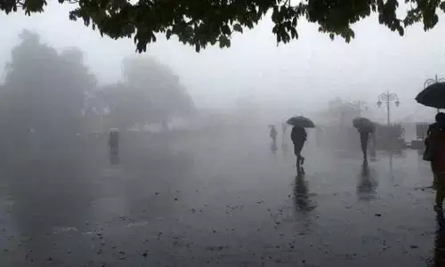CG Weather News: रायपुर में मौसम का मिजाज बदला, गरज चमक के साथ तेज़ बारिश