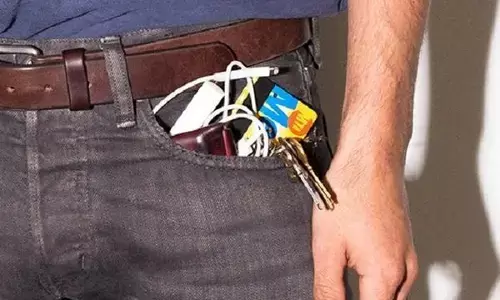 Bihar Teacher News: डिप्टी डायरेक्टर के निरीक्षण में जींस पहने दिखे गुरुजी, वेतन काटने का निर्देश, नोटिस जारी...