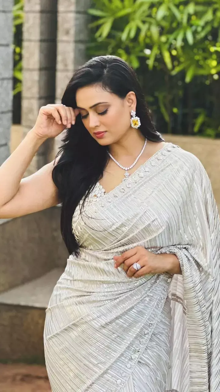 साड़ी में श्वेता तिवारी ने बिखेरा हुस्न का जलवा, फोटो देख फैंस बोले- आप ने तो...