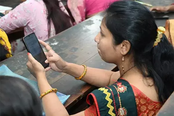 Chhattisgarh Loksabha Chunav 2024: CG चुनाव की हाईटेक ट्रेनिंग: गीत से याद करा रहे निर्वाचन की प्रक्रिया, क्यू आर कोड जनरेट कर ले रहे ऑनलाइन टेस्ट