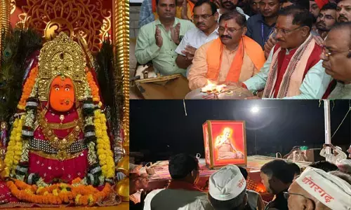 CM Vishnudeo: नवरात्रि के पर्व पर CM पहुंचे डोंगरगढ़, मां बम्लेश्वरी का दर्शन-पूजन कर की प्रदेश के खुशहाली की कामना