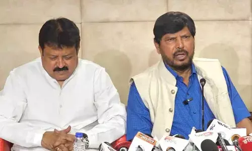 Chhattisgarh Loksabha Chunav 2024: आठवले का राहुल गांधी पर अटैक: रायपुर पहुंचे केंद्रीय मंत्री ने कहा- देश के मूड से बेखबर हैं वो, लोकतंत्र नहीं खतरे में है कांग्रेस और इंडी गठबंधन