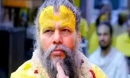 Premanand Ji Maharaj: प्रेमानंद महाराज की तबीयत बिगड़ी, सीने में दर्द के बाद अस्पताल में भर्ती, जाने अब कैसी है तबियत