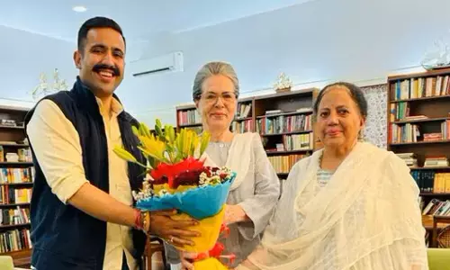 Mandi Lok Sabha Election 2024: मंडी से कंगना रनौत के खिलाफ चुनाव लड़ेंगे विक्रमादित्य, प्रतिभा सिंह ने किया बेटे के नाम का ऐलान