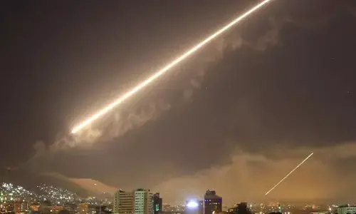 Iran Israel War Updates:  ईरान ने इज़राइल पर दागे ड्रोन-मिसाइल, अमेरिका को दी दूर रहने की चेतावनी