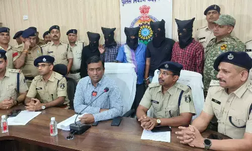 Raigarh News: पत्थर गिरोह के छह आरोपी पकड़ाए... पत्थर, पाना-पेचकस और रॉड लेकर पहुंचते थे चोरी करने, मध्यप्रदेश से छत्तीसगढ़ पुलिस ने धर-दबोचा...