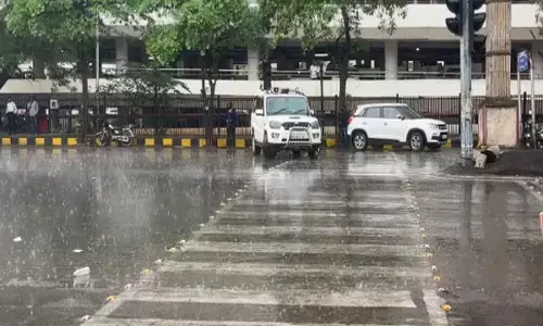 वीडियो-रायपुर में जोरदार बारिश: कड़कड़ाती धूप के बाद मौसम में हुआ बदलाव, तेज हवाओं के साथ झमाझम बारिश, अगले 24 घंटों के लिए अलर्ट जारी..