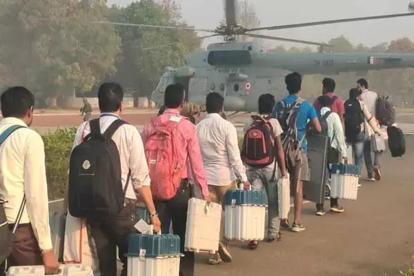 Bastar Loksabha Chunav 2024: बस्‍तर में मतदान दलों की रवानगी शुरू: संवेदनशील क्षेत्रों में पहुंच हेलीकॉप्‍टर से भेजी गई टीम, 19 को होगी वोटिंग