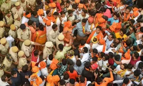 West Bengal Ram Navami Clash: पश्चिम बंगाल में रामनवमी पर हिंसा, शोभायात्रा में विस्फोट, फेंके गये पत्थर, कई घायल