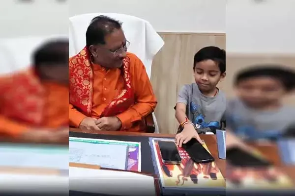 CM Vishnu Deo Sai: सीएम साय के आफिस में कौन है यह बच्‍चा: तेजी से वायरल हो रहा है वीडियो, लोग कर रहे है कमेंट