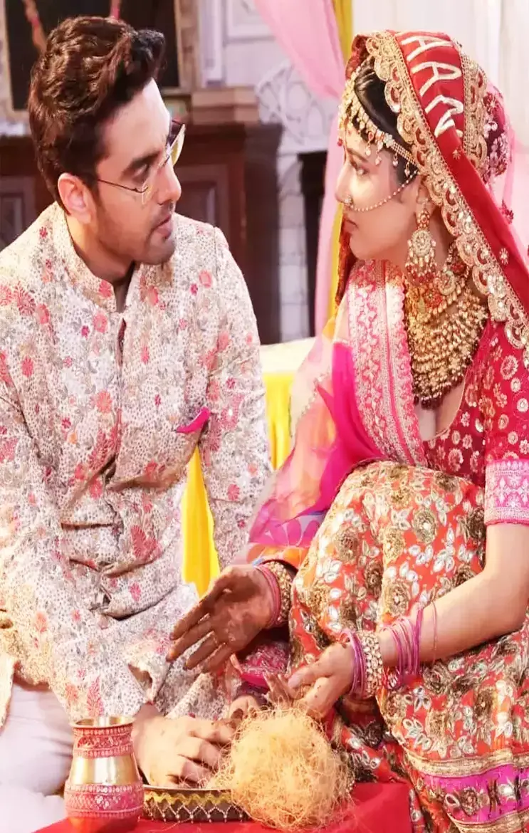 Yeh Rishta Kya Kehlata Hai 19 April 2024: देव-चारु ने की सड़क में रोमांस, रूही का आया गोयनका-पोद्दार के सामने ये सच...