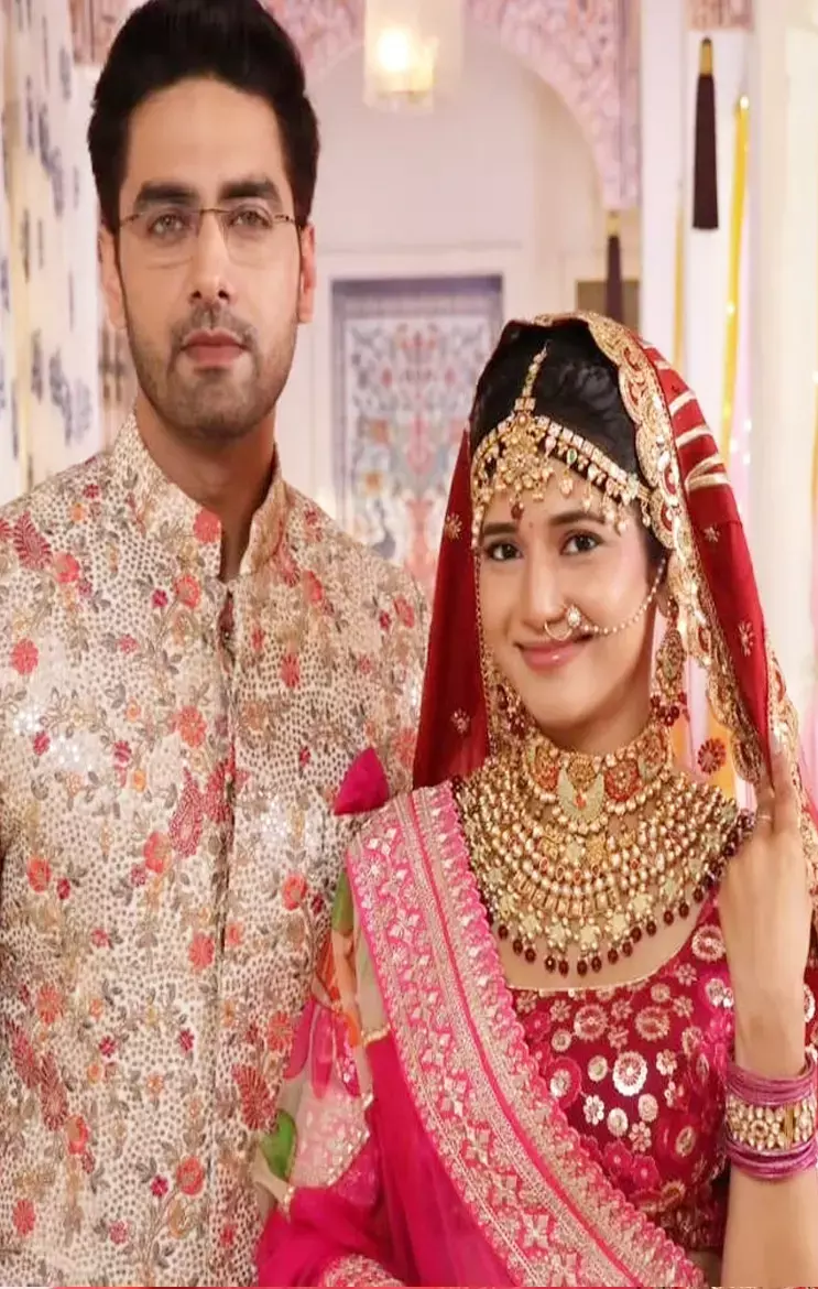 Yeh Rishta Kya Kehlata Hai 19 April 2024: देव-चारु ने की सड़क में रोमांस, रूही का आया गोयनका-पोद्दार के सामने ये सच...