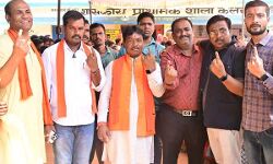 बीजेपी कांग्रेस प्रत्‍याशियों ने किया मतदान