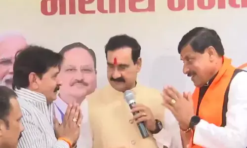 MP Politics News: लोकसभा चुनाव के बीच कांग्रेस को बड़ा झटका, पूर्व विधायक समेत कई नेता भाजपा में हुई शामिल