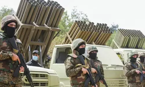 Hezbollah Attacks Israel: हिजबुल्लाह ने इजराइल पर दागे 35 रॉकेट, आर्मी हेडक्वार्टर को निशाना बनाया