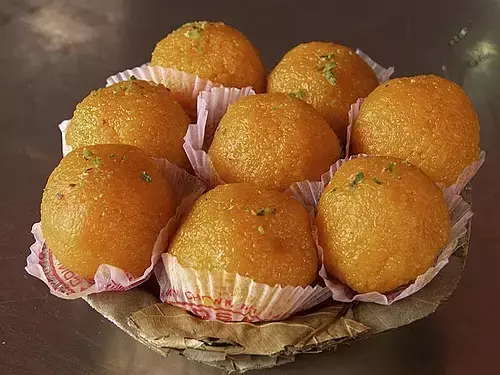 Laddu Recipe : हनुमान जी को अति प्रिय है बेसन और मोतीचूर के लड्डू... संध्या भोग में लगाये भोग, जानें रेसिपी