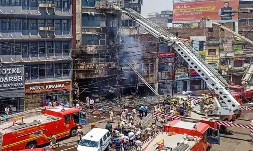 पटना होटल में लगी भीषण आगः तीन लोग जिंदा जले, कई घायल, रेस्क्यू जारी...