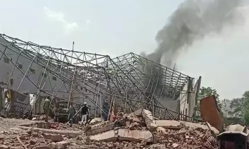 Jabalpur Blast: जबलपुर कबाड़खाने में हुआ जोरदार ब्लास्ट, उड़ गयी छत, कई किमी तक महसूस हुए भूंकप के झटके