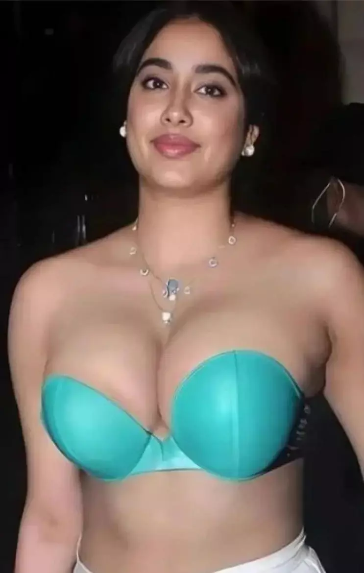 जान्हवी कपूर की ये बोल्ड तस्वीरें क्यों हो रही तेजी से वायरल, फोटो देखकर आपके भी छूट जाएंगे पसीने