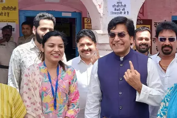 Actor Ashutosh Rana Voted: नरसिंहपुर में एक्टर आशुतोष राणा ने डाला वोट, अनोखे अंदाज में की मतदान की अपील, सुनाई कविता