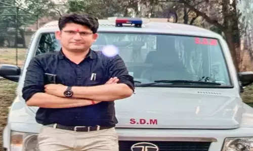 Bijnor News: बिजनौर नायब तहसीलदार ने युवती को भेजा अश्लील मैसेज, शारीरिक संबंध के लिए बनाया दबाव, डीएम ने दिए जांच के निर्देश